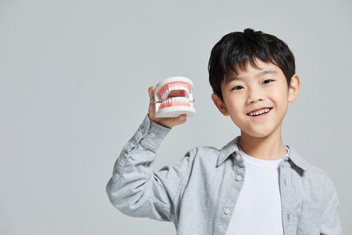 萧姓松字起名字优雅大气145个_瀚字起名字不拗口113个