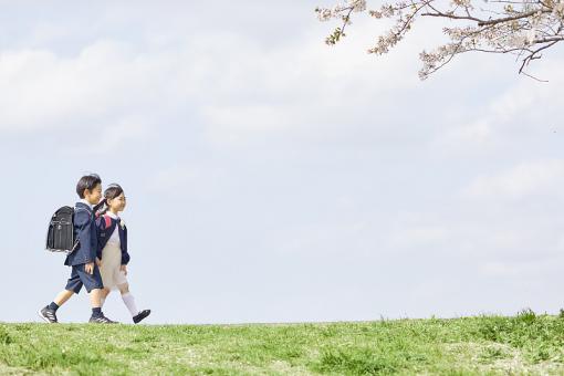 姓赵男孩名字内涵诗意