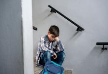 姓阎男孩名字喜气-好运起名网