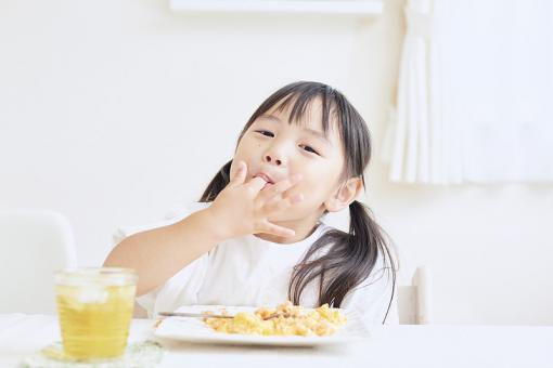 詹姓女孩名字未来可期
