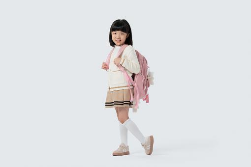 姓向女宝宝名字风流倜傥、一表人才帅气
