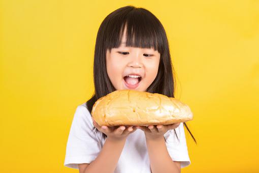 姓郑女孩名字有寓意